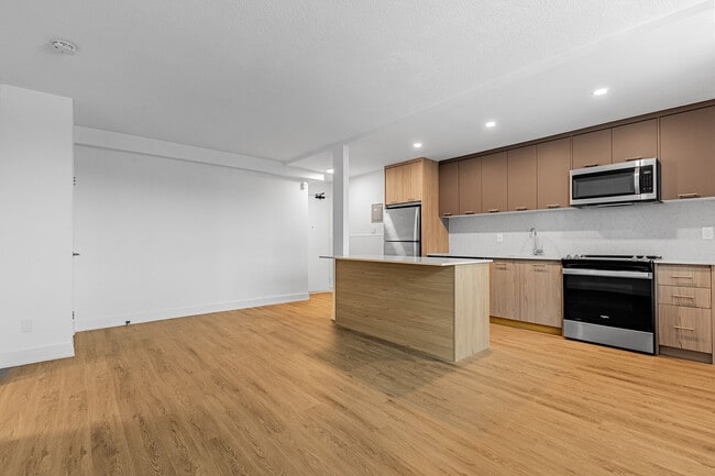 Building Photo - 135 Tyndall Ave