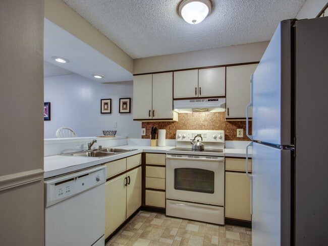 Building Photo - OFF SEASON RENTAL - FIRST FLOOR 2 BED 2 BA...
