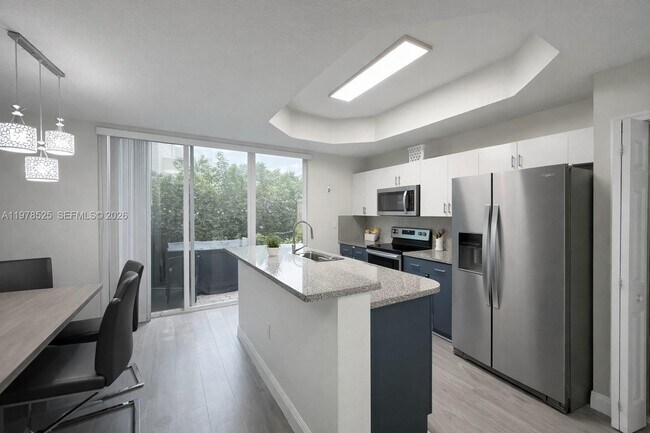 Foto del edificio - 10557 SW 6th St