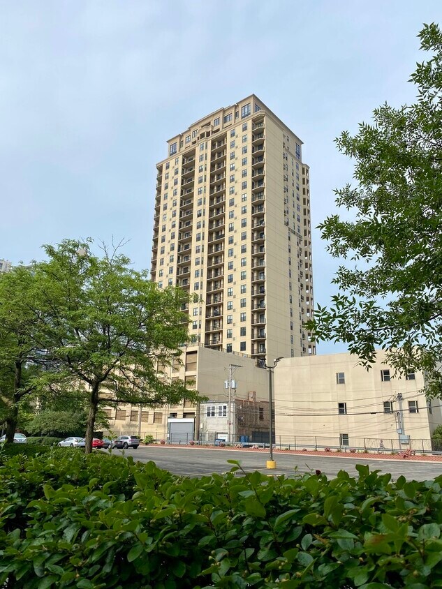 Primary Photo - 1464 S Michigan Ave