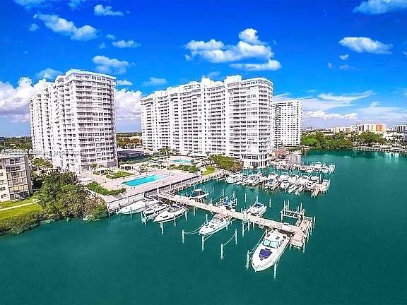 Foto principal - 18081 Biscayne Blvd