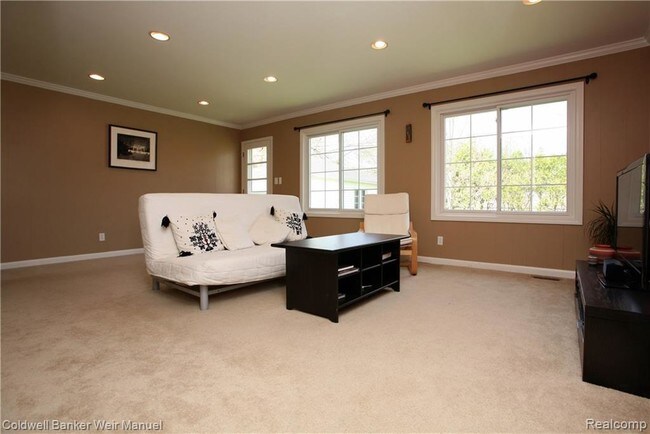 Foto del edificio - 16982 Dunblaine Ave