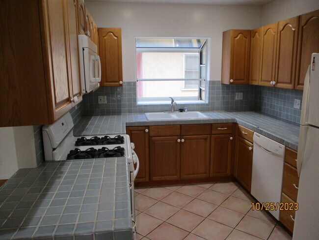 Foto del edificio - 4400 Overland Ave