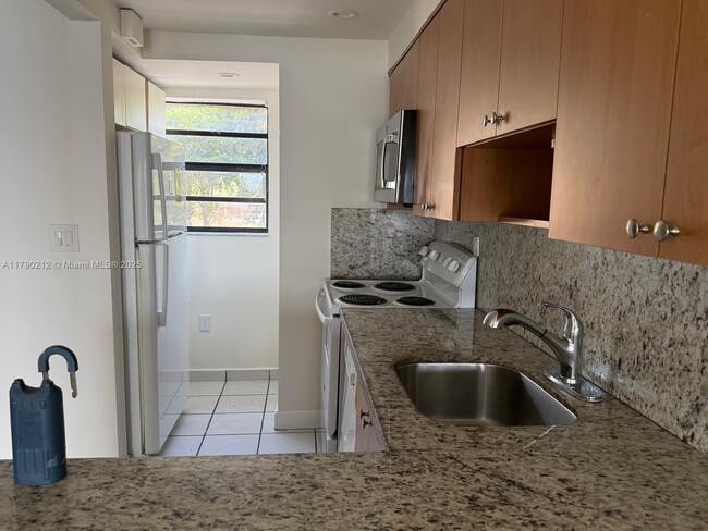 Foto del edificio - 2692 W 60th St