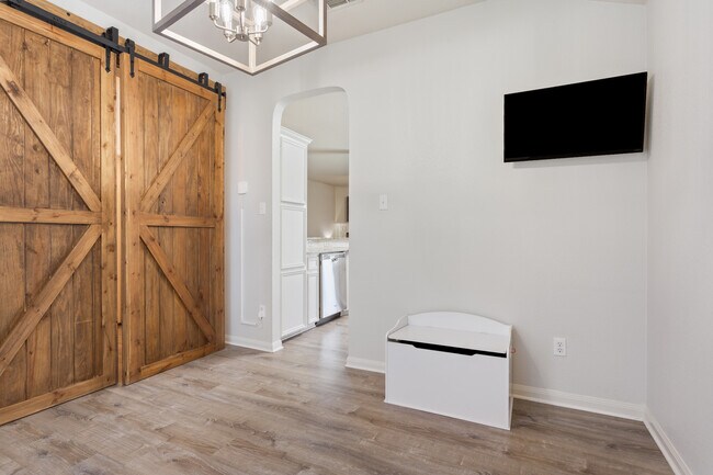 Building Photo - 709 Bighorn Dr