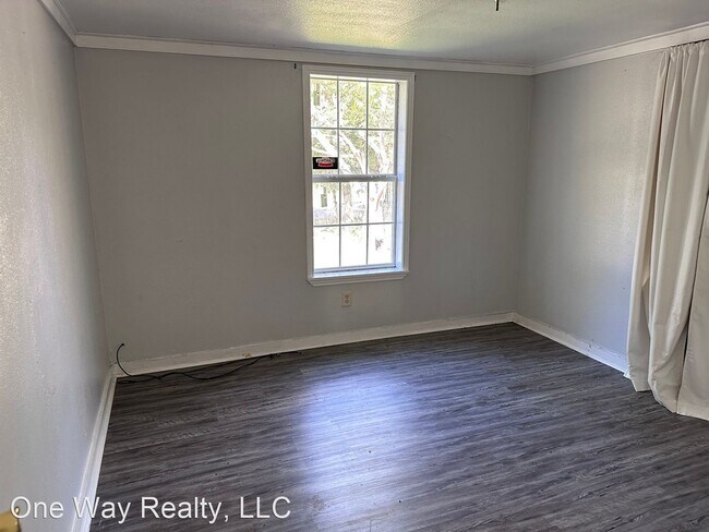 Building Photo - 3 br, 1 bath House - 118 N 11th st