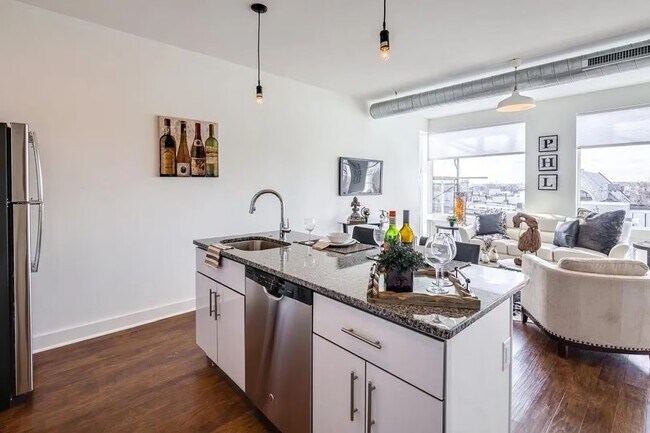 Foto del edificio - 2617 W Girard Ave