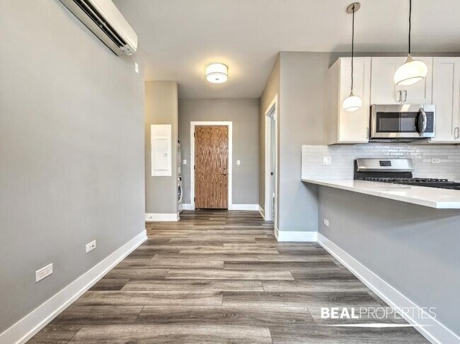 Foto del edificio - 2 bedroom in CHICAGO IL 60613