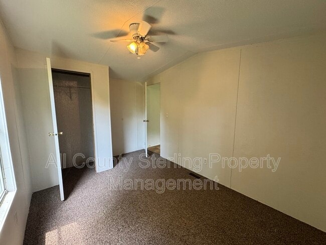 Building Photo - 124 SW Socket Glen