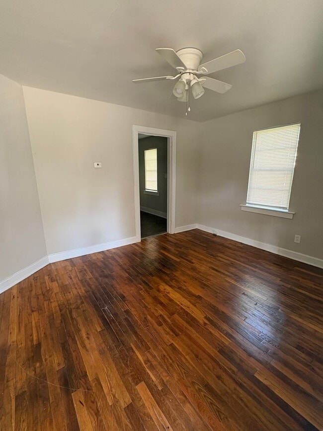 Photo - Spacious 2bedroom Duplex $500.00 off first... House