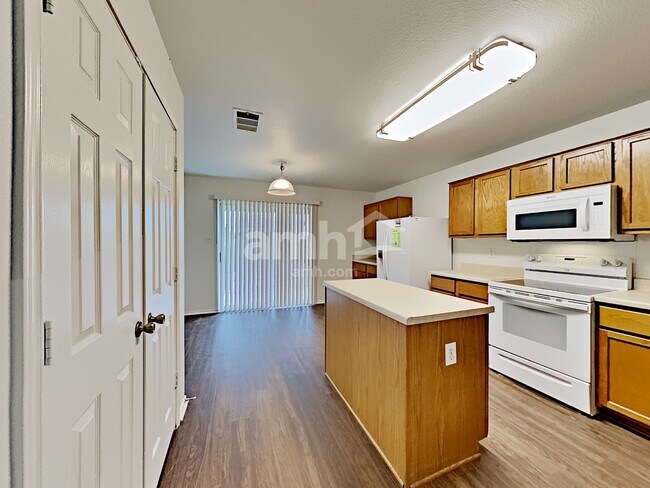 Foto del edificio - 7322 Blazar Way