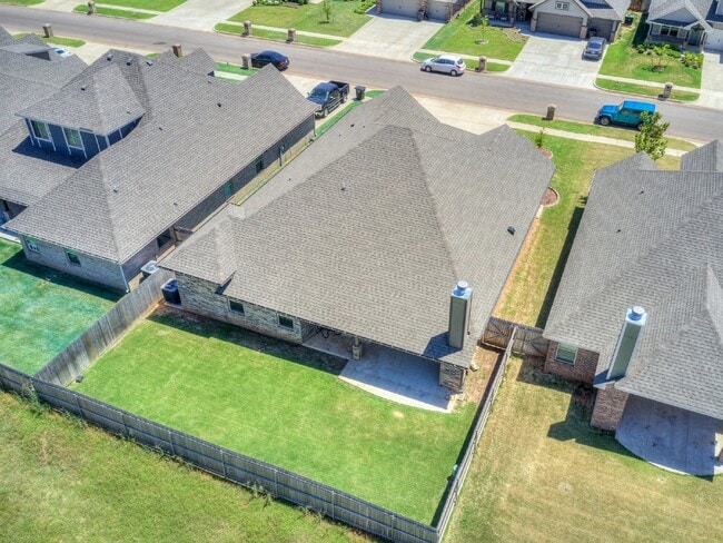 Building Photo - Welcome Home to The Waters!