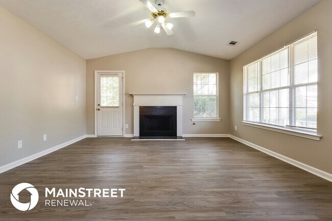 Foto del edificio - 5781 Creekside Dr