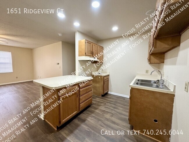 Foto del edificio - 1651 Ridgeview Ct