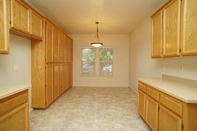 Foto del edificio - Charming 3 Bedroom Home for Rent in Crocker Ranch  Roseville!