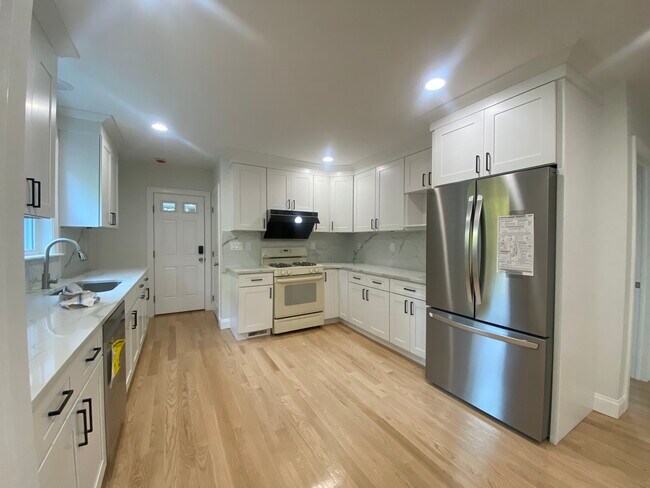 Kitchen - 17 Menotomy Rd