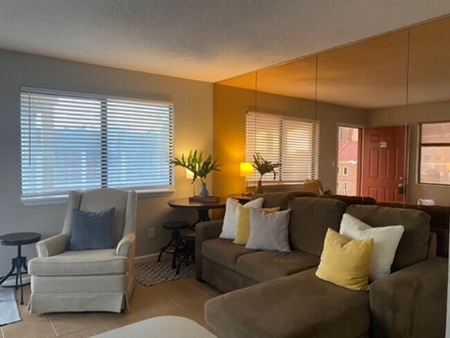 Foto del edificio - Fully Furnished Month to Month Condo Convenient to FSU Downtown Tallahassee