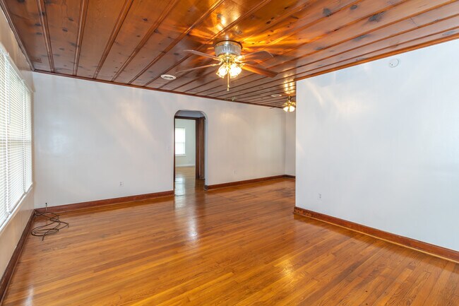 Building Photo - 6520 Jackie Ln