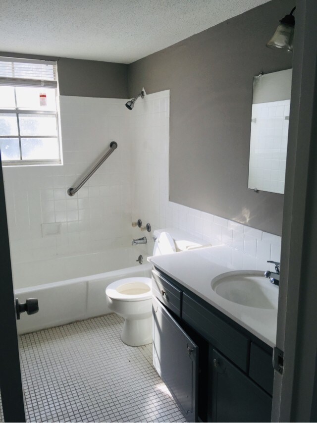 Foto del edificio - Schedule a showing today!!