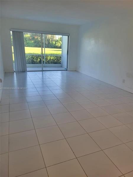 Foto del edificio - 3100 N Palm Aire Dr
