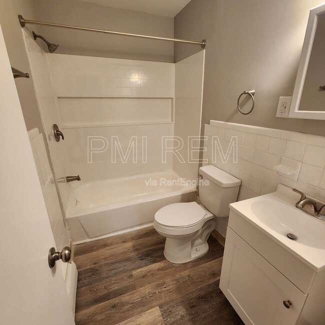 Foto del edificio - 5281 E 126th St