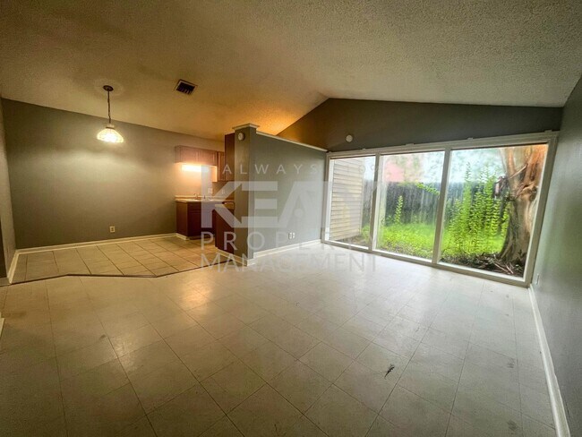 Foto del edificio - 513 Fox Run Ave