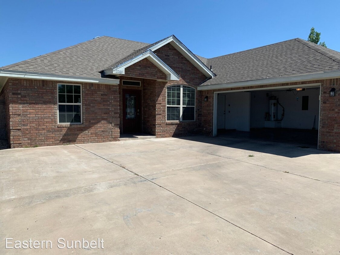 Primary Photo - 3 br, 2 bath House - 2200 West University