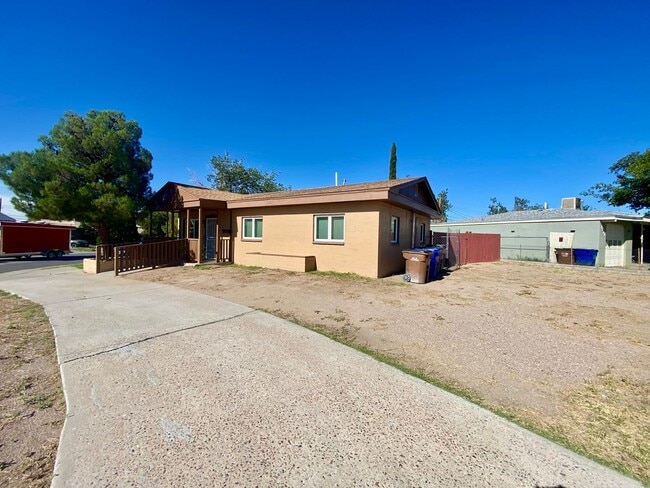 Building Photo - 1228 Lees Dr