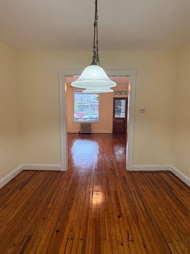 Foto del edificio - Gorgeous Hampden 2bd/2ba w/ Fin Bsmt, W/D, A/C and more! Available 5/1