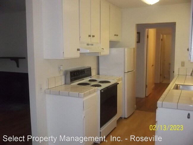 Building Photo - 1 br, 1 bath House - 780 Woodside Lane E #3