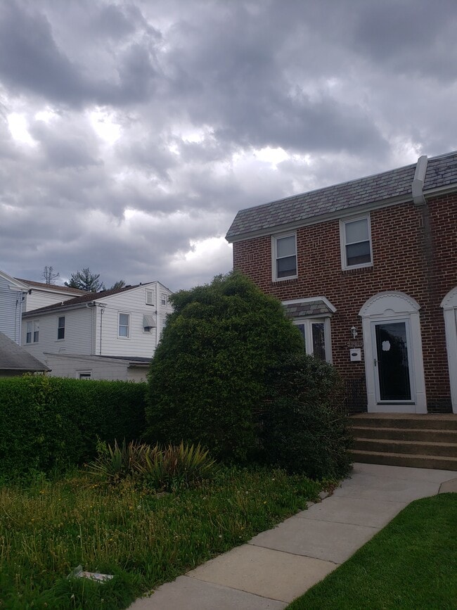 Building Photo - 3810 Plumstead Ave