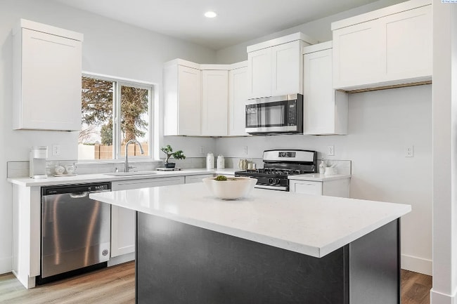 Building Photo - 1008 S Underwood St