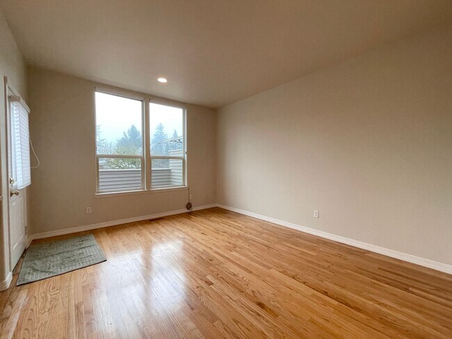 Foto del edificio - Gorgeous Townhouse in the Heart of Multnomah Village with Attached Garage, Outdoor Space