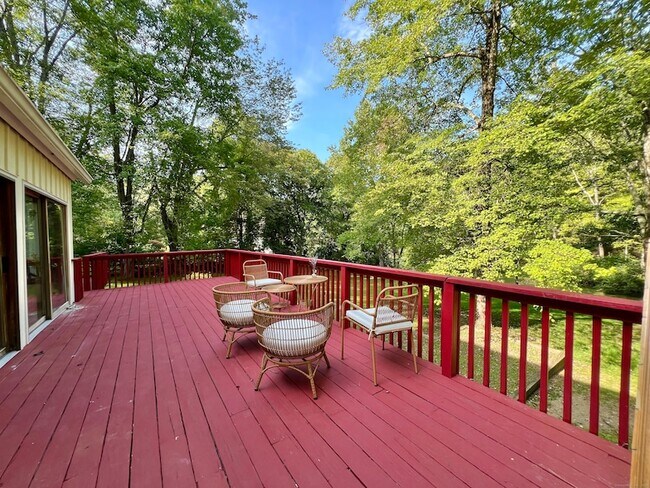 Foto del edificio - 314 Erskine Rd