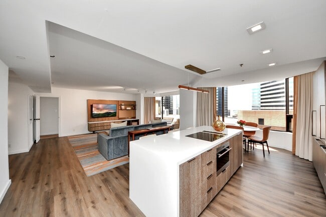 Building Photo - 1300 Lamar St