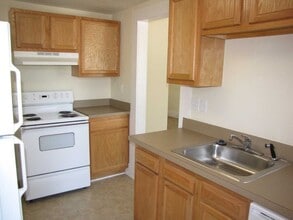 Building Photo - 128 S Edith St