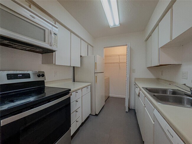 Building Photo - 733 Riverside Drive Apt #1221, Coral Sprin...