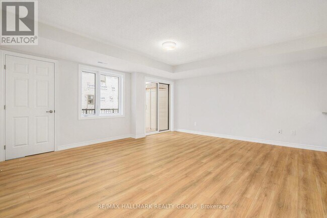 Building Photo - 290 Zenith Private