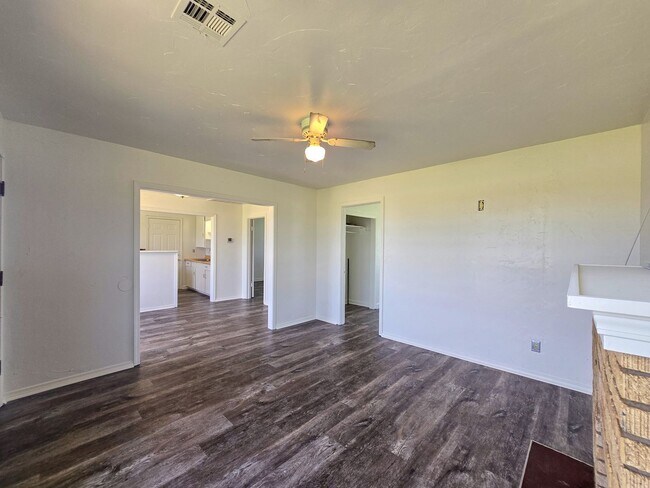 Foto del edificio - 2 bedroom 1 bath with 1 car garage in Tecu...