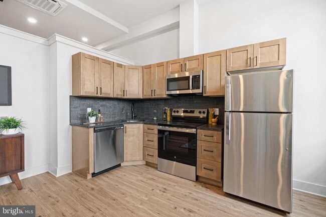 Building Photo - 201 Leverington Ave