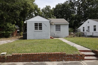 Building Photo - 1723 University St