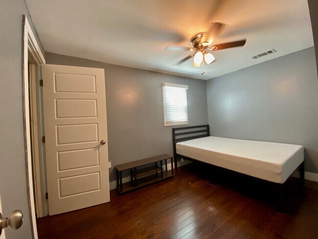 Foto del edificio - 7610 Cohn St