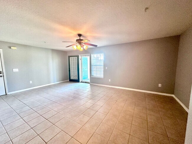 Building Photo - 1B/1B Unfurnished Condo near Beach in the ...