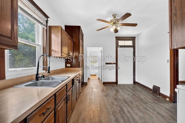 Building Photo - 1208 Verl Pl