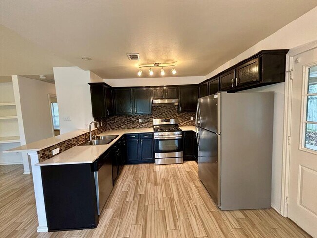 Building Photo - 808 Lone Star Dr