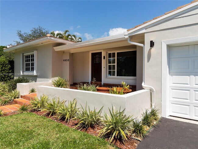 Building Photo - 4930 Riviera Dr