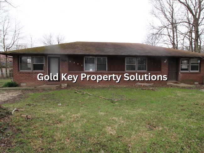 Building Photo - Secluded 2 BR 1 BA Duplex (No Section 8)