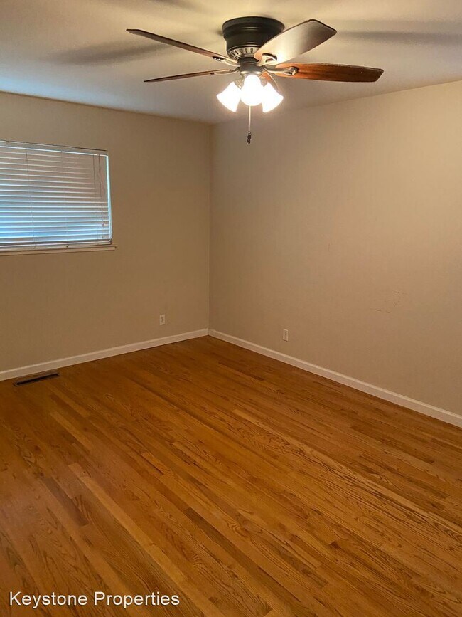 Building Photo - 4 br, 2 bath House - 2210 Yosemite Ave