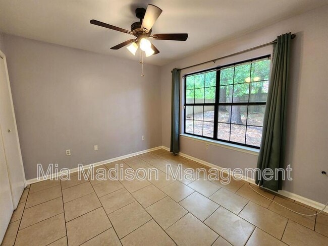 Building Photo - 115 Wisteria Ct