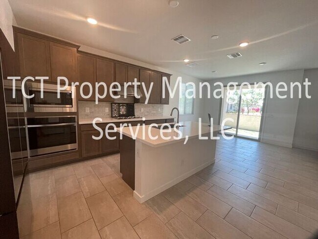 Building Photo - Stunning 4 Bedroom Overlooking Common Area!